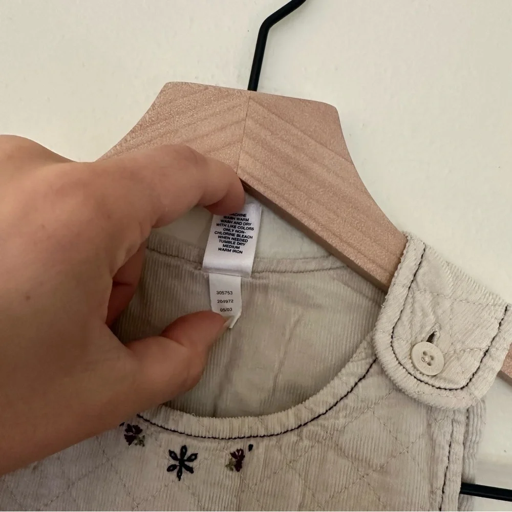 VINTAGE GAP Baby 18-24 Month Quilted Corduroy‎ Cream Overalls Embroidered Flower